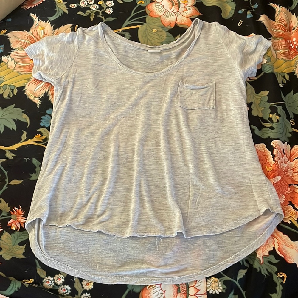 Heather Gray scoop neck pocket tee Small
